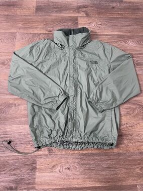 The North Face Men's Olive Green Lightweight Windbreaker/A408